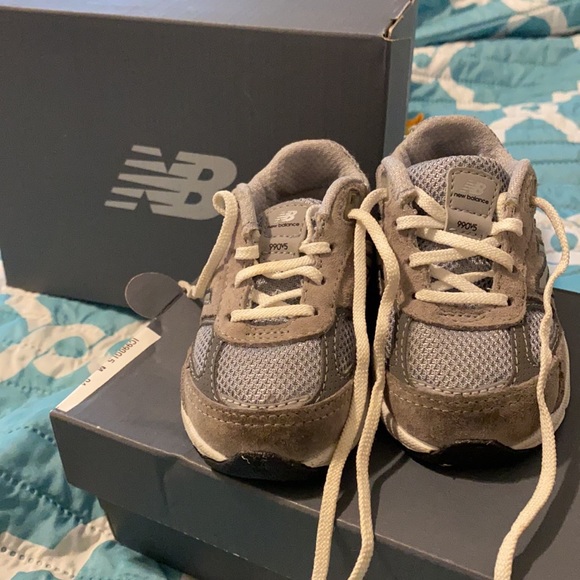 Gray Infant New Balance - Picture 2 of 4